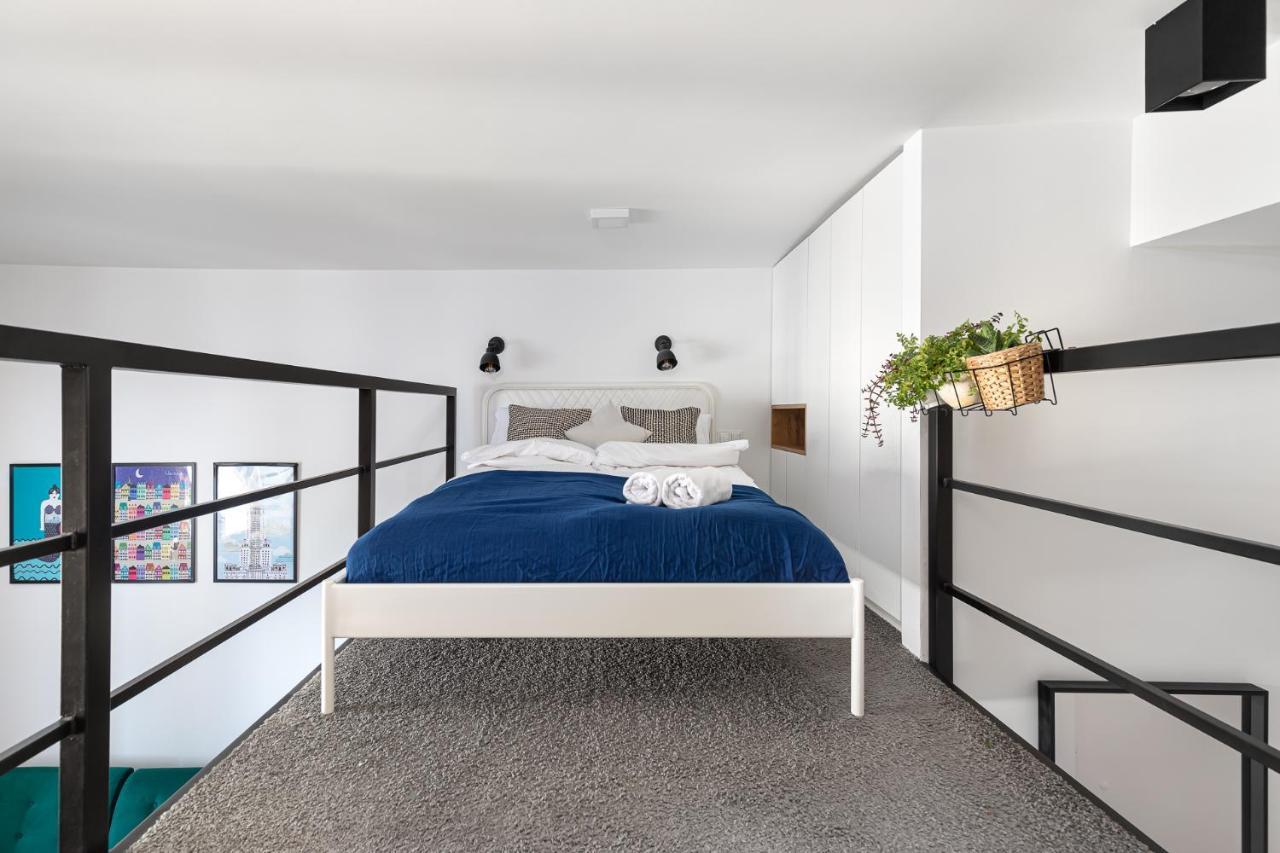 Stylowe Studio Z Antresola Warszawa Экстерьер фото